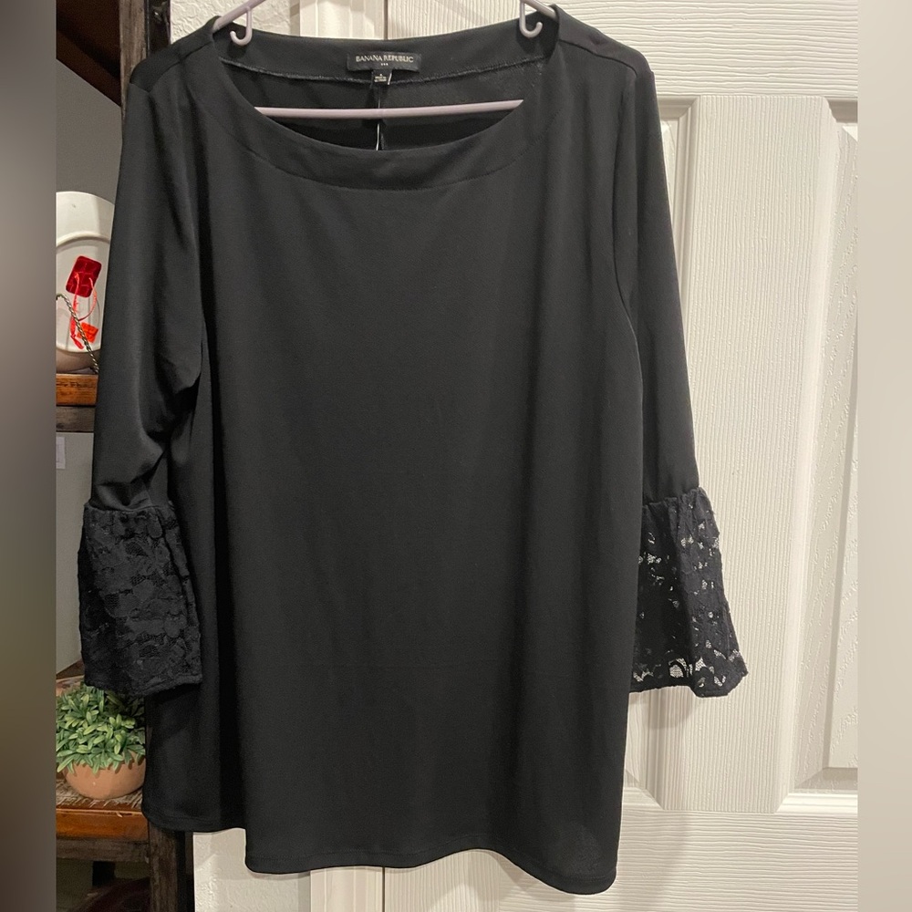 Banana Republic all black pullover blouse with long floral lace flared Sleeve Lg